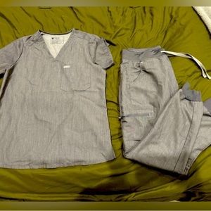 Graphite Figs Scrub Set